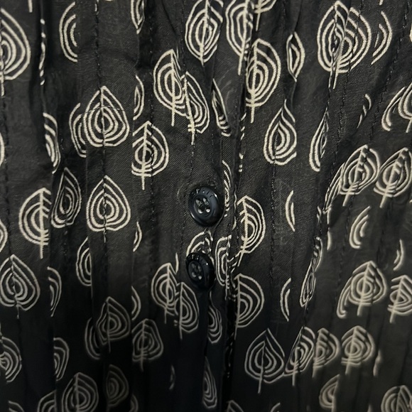 3/$20 Espirt light  tank blouse with - Picture 2 of 4